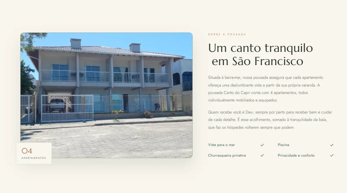 Pousada Canto do Capri Seção "Sobre a pousada" do site da Pousada Canto do Capri, com foto da fachada e o título "Um canto tranquilo em São Francisco"